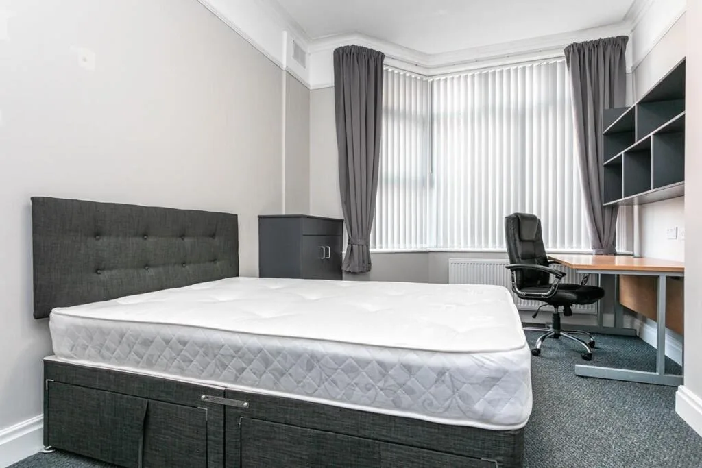 5 bedroom semi-detached house for rent