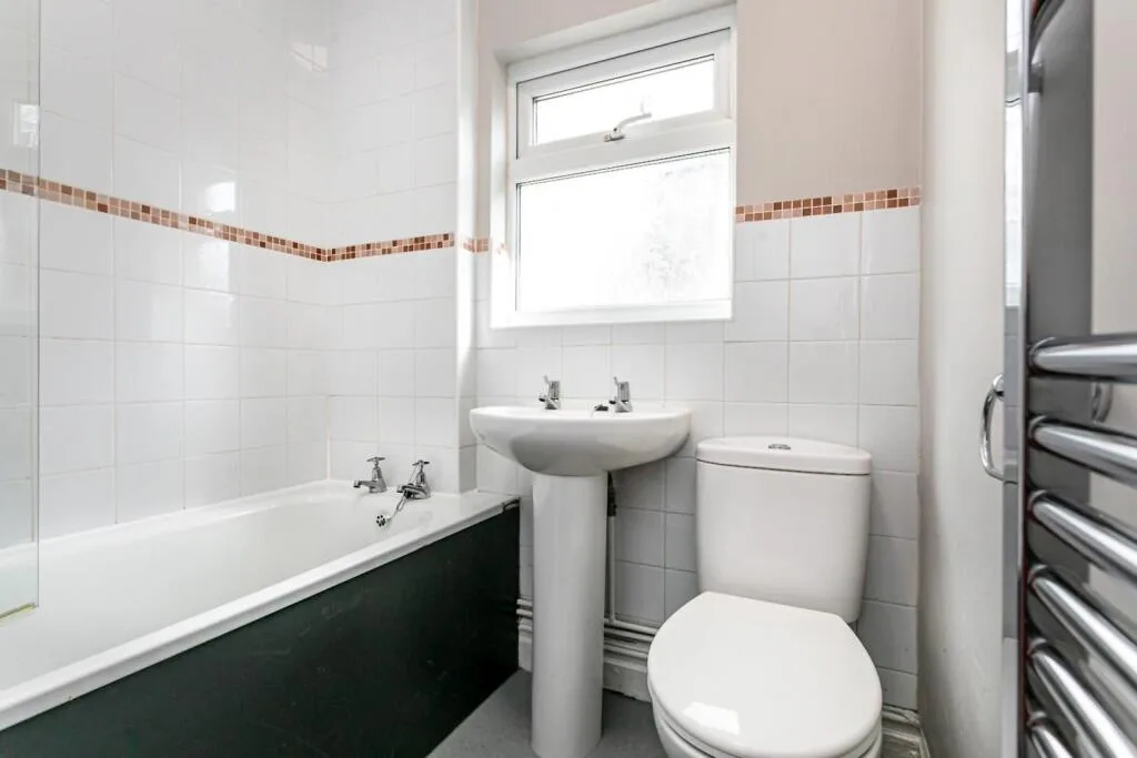 5 bedroom semi-detached house for rent