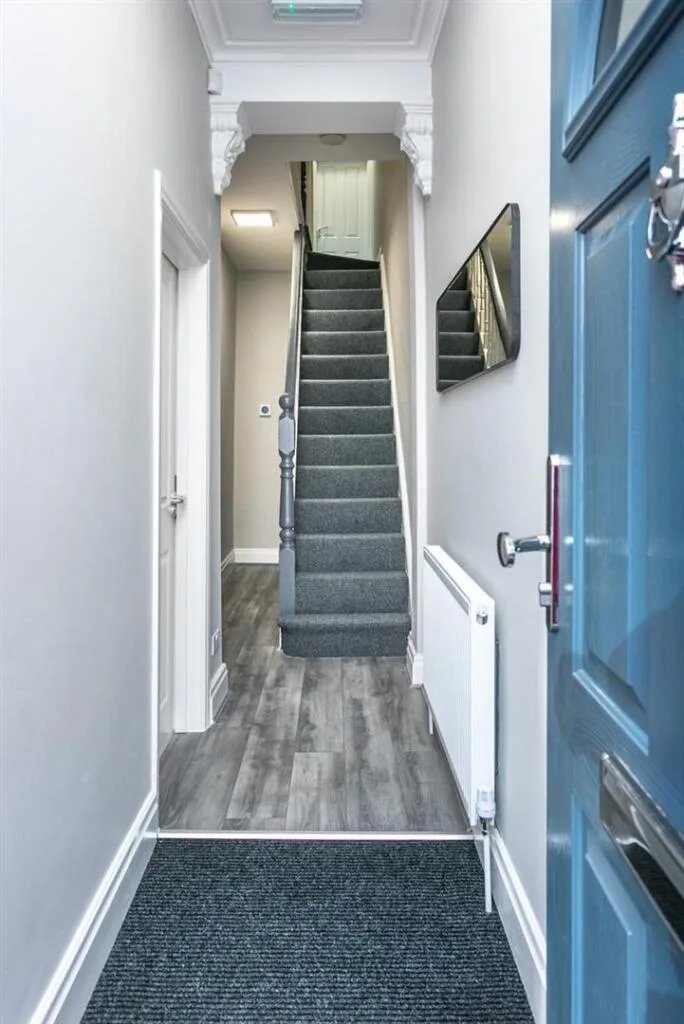 5 bedroom semi-detached house for rent