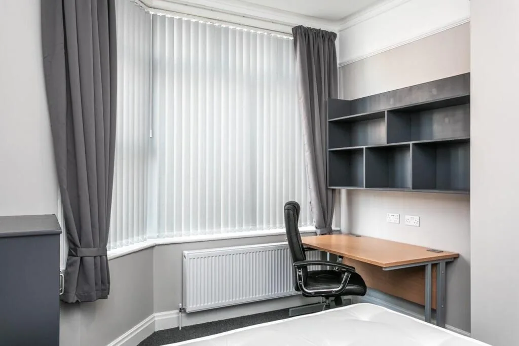 5 bedroom semi-detached house for rent