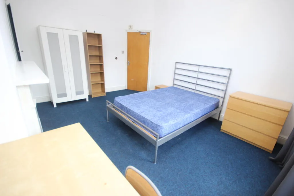 7 bedroom terraced house for rent