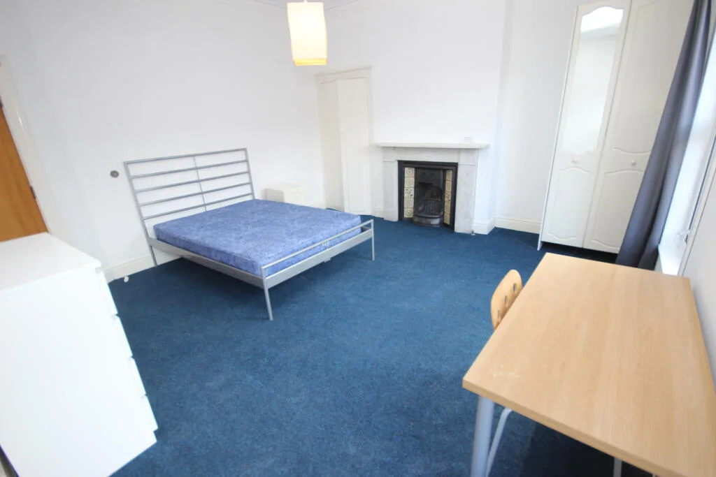 7 bedroom terraced house for rent