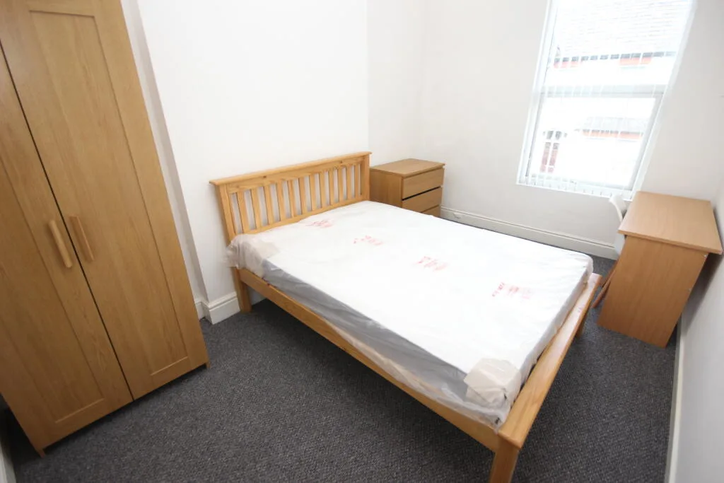 7 bedroom terraced house for rent
