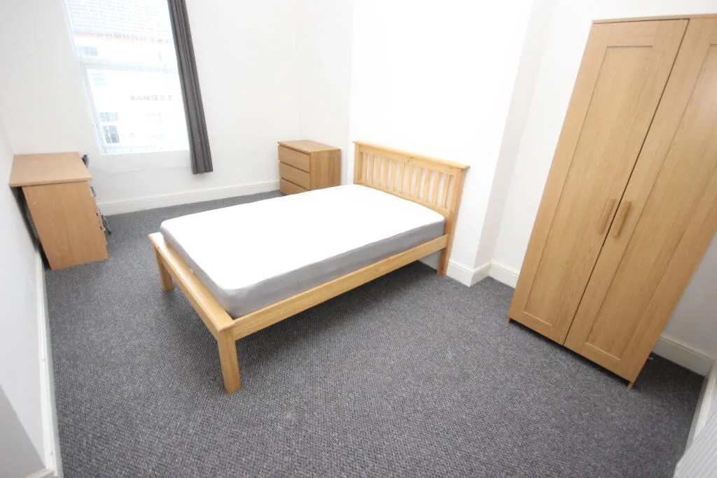 7 bedroom terraced house for rent