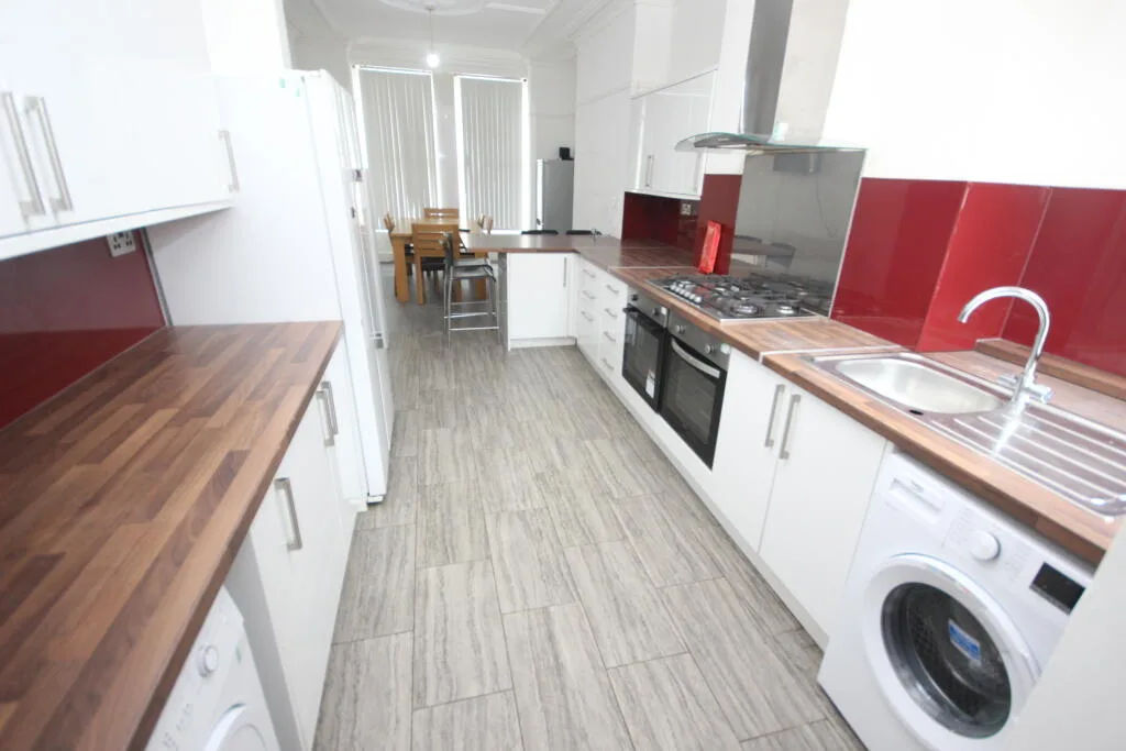 7 bedroom terraced house for rent