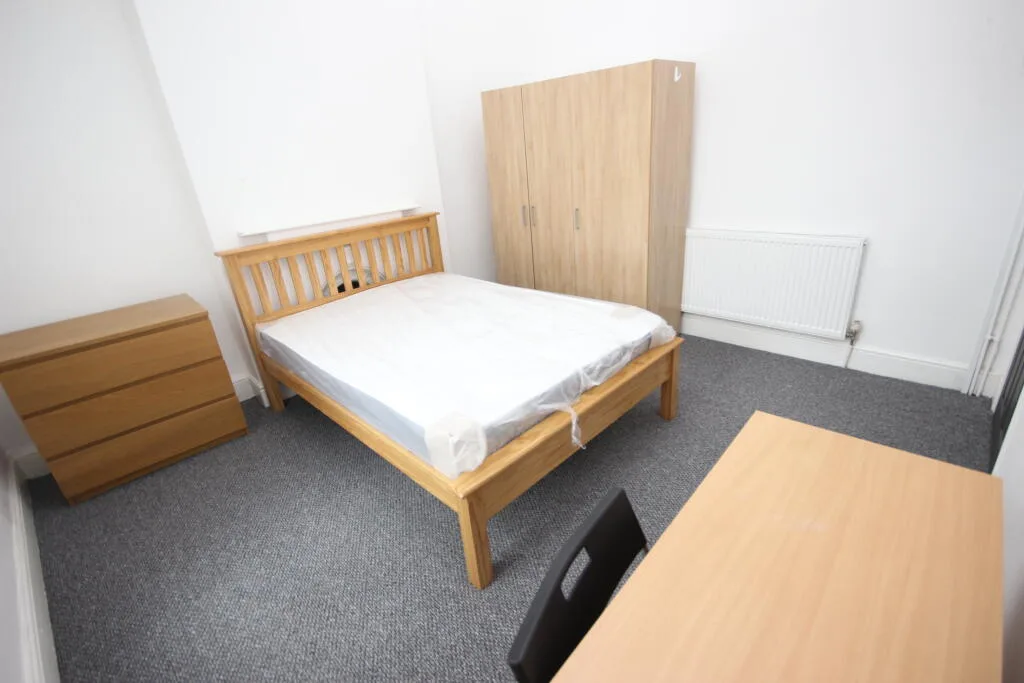 7 bedroom terraced house for rent