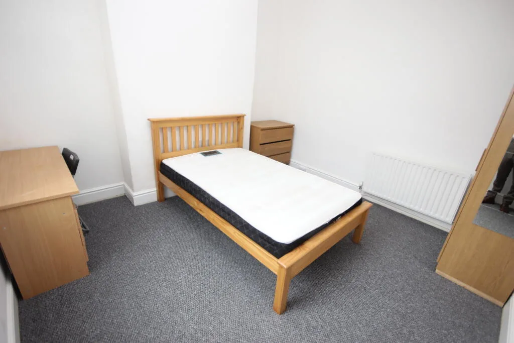 7 bedroom terraced house for rent