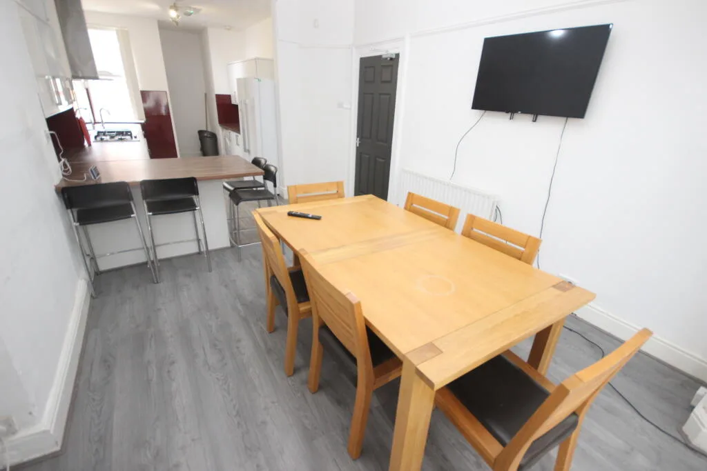 7 bedroom terraced house for rent