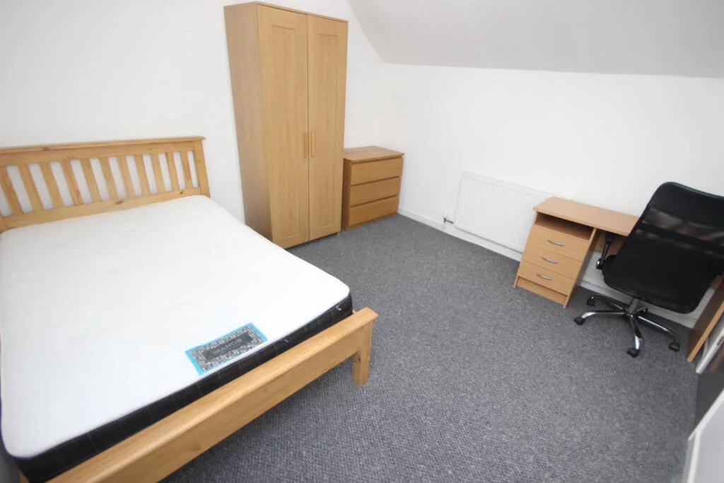 7 bedroom terraced house for rent