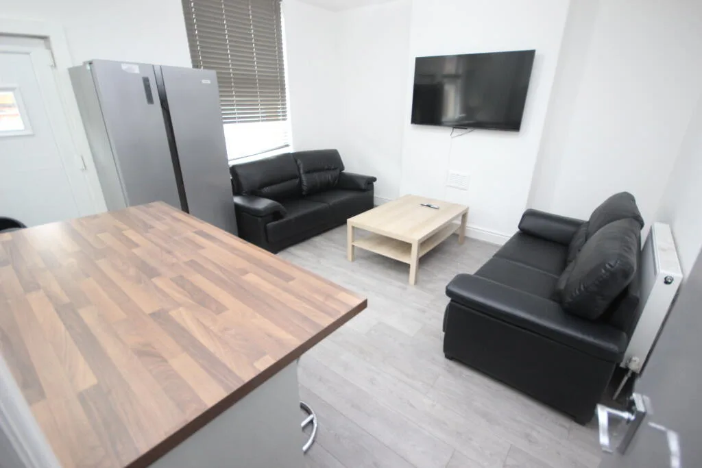 6 bedroom terraced house for rent