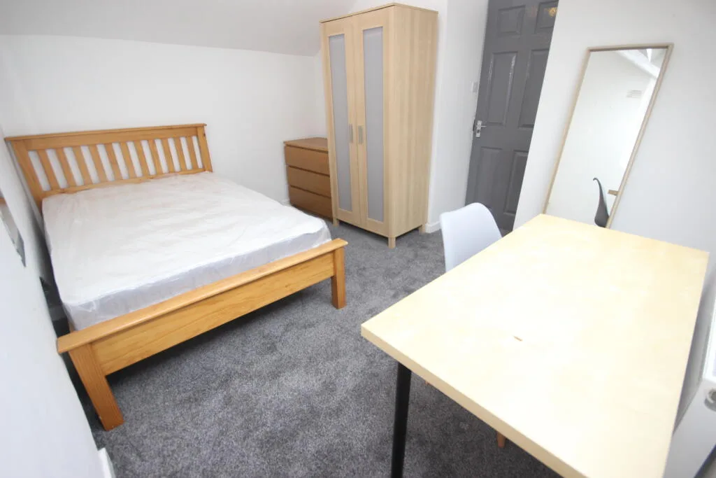 6 bedroom terraced house for rent