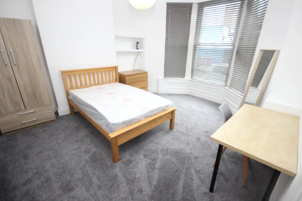 6 bedroom terraced house for rent