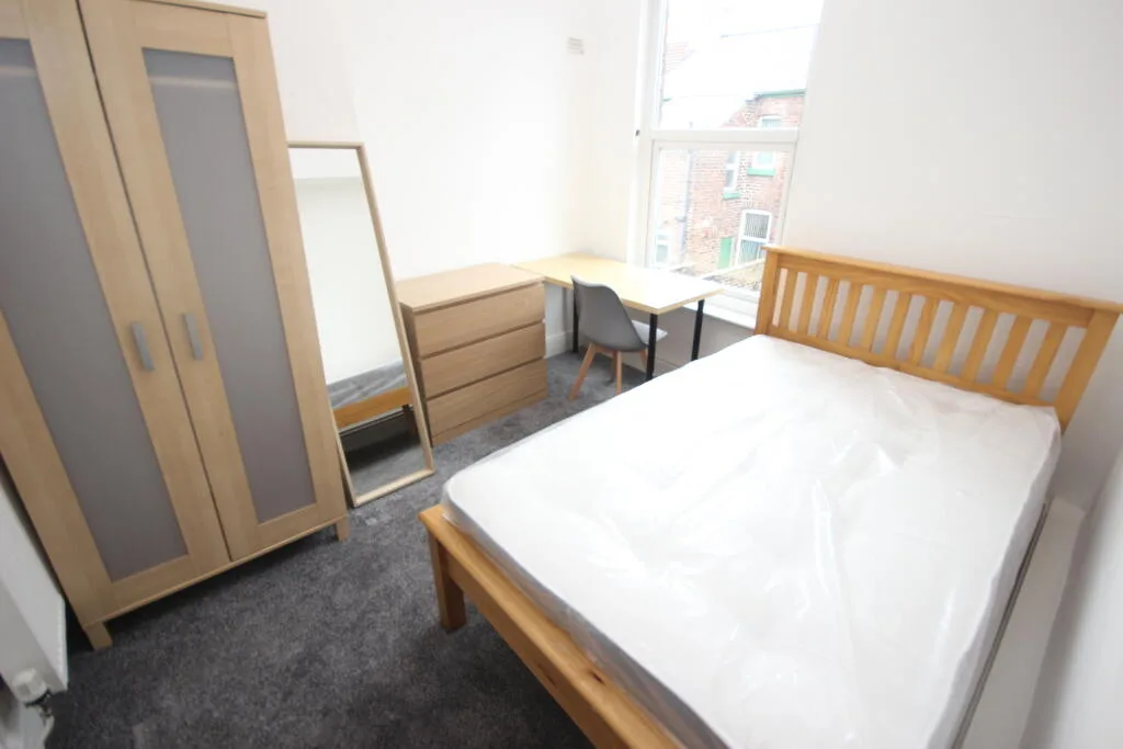 6 bedroom terraced house for rent