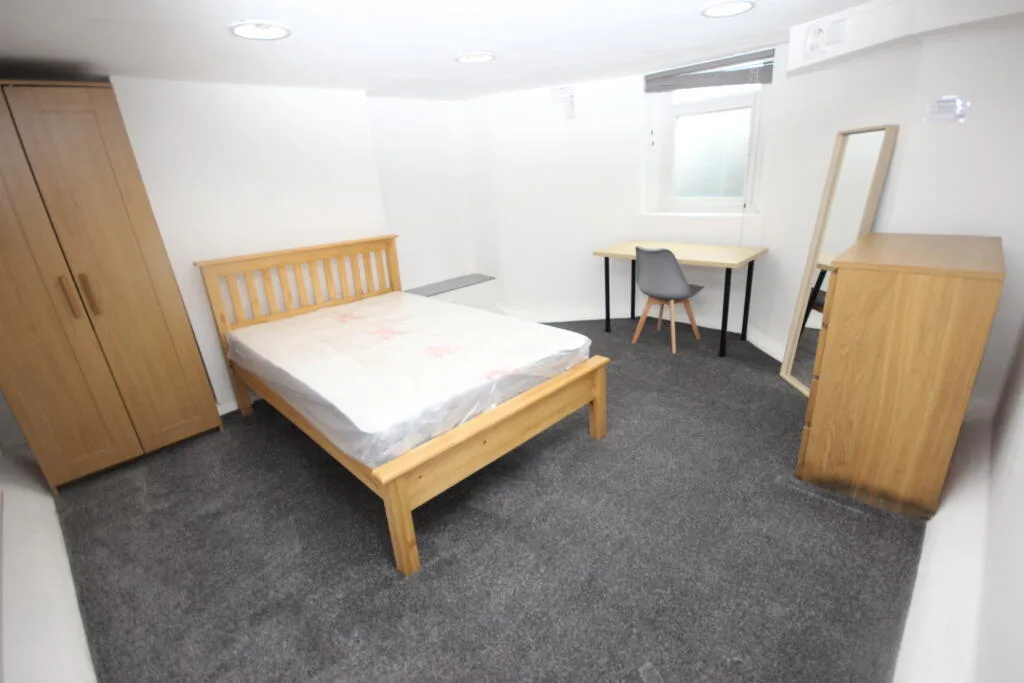 6 bedroom terraced house for rent