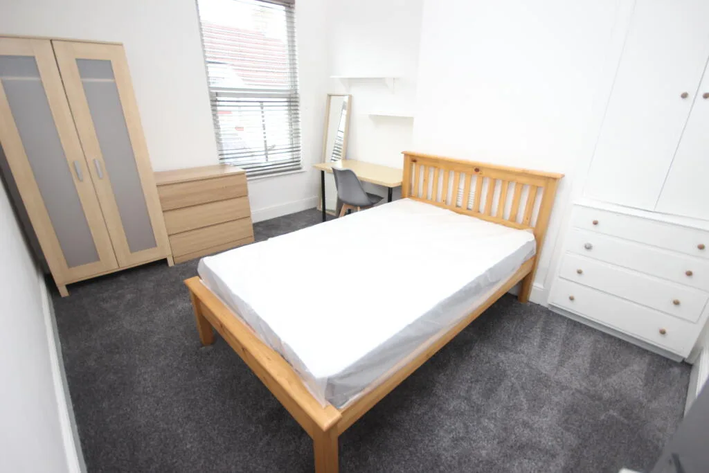 6 bedroom terraced house for rent
