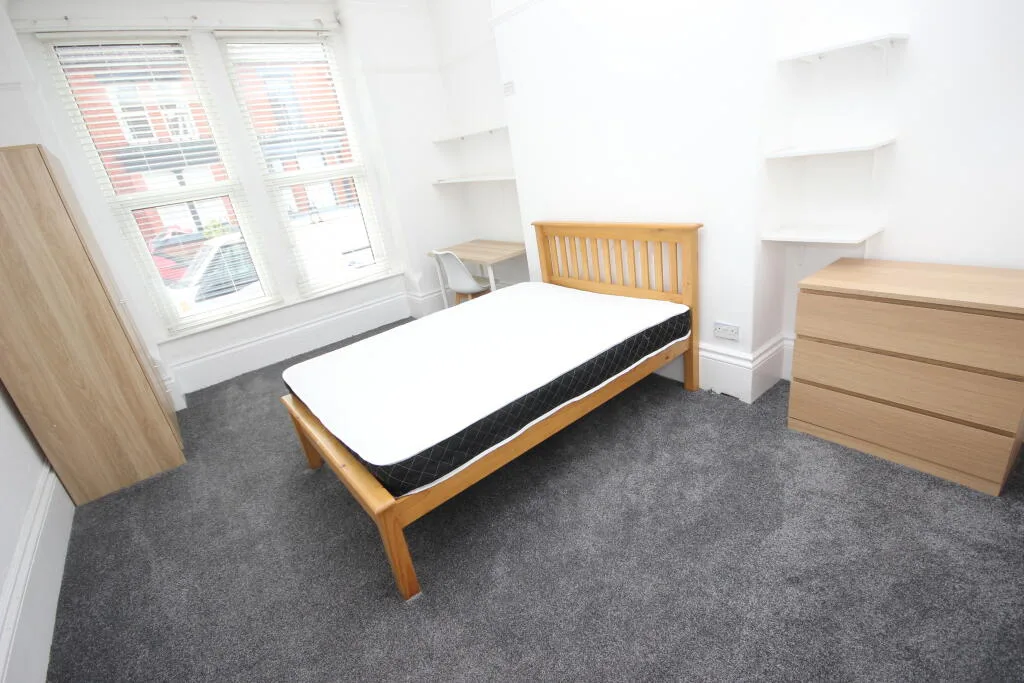 7 bedroom terraced house for rent