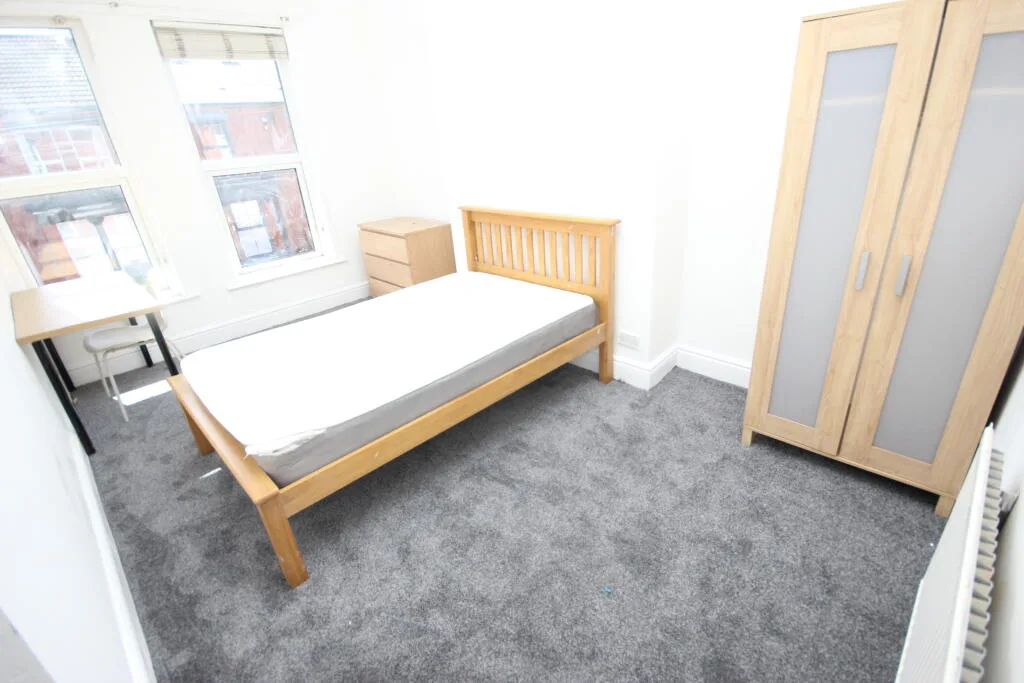 7 bedroom terraced house for rent