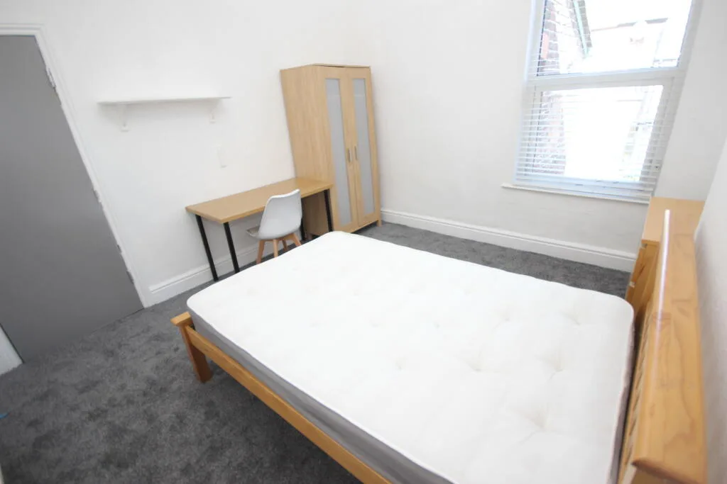7 bedroom terraced house for rent