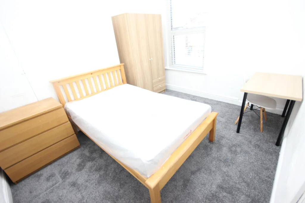 7 bedroom terraced house for rent
