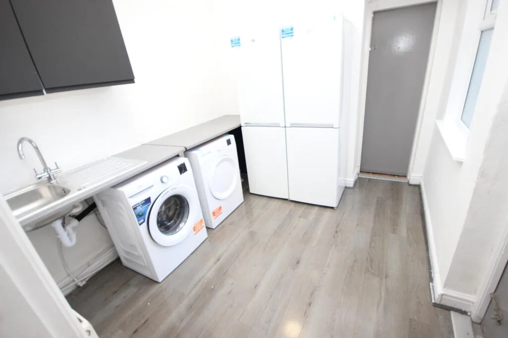 7 bedroom terraced house for rent