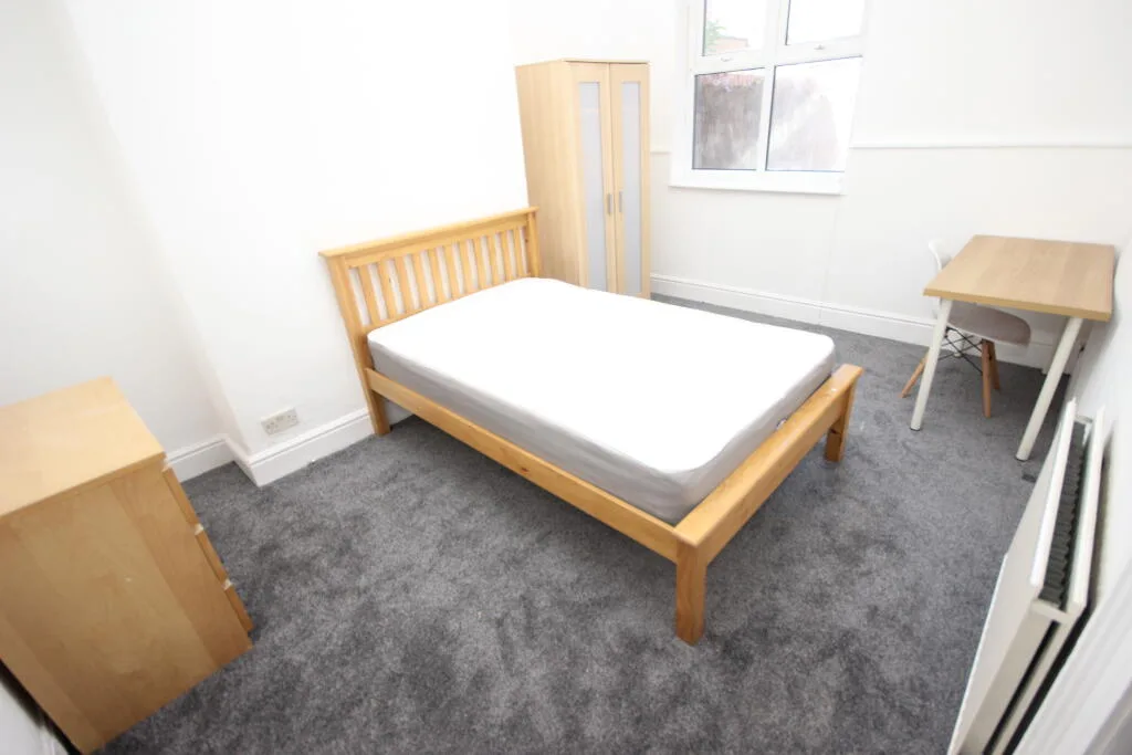 7 bedroom terraced house for rent