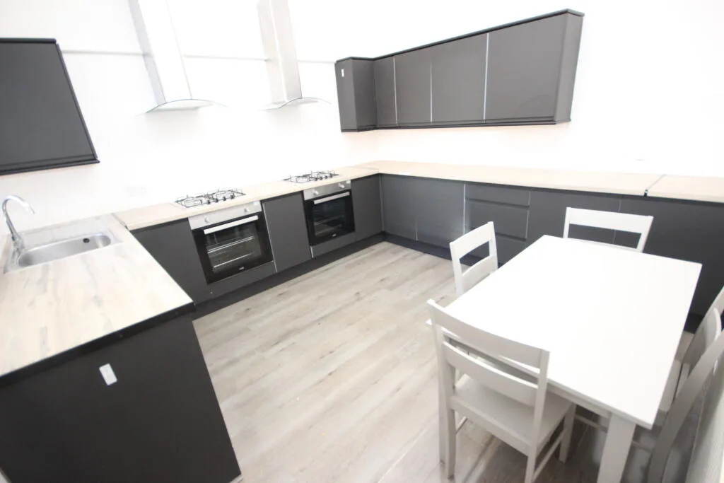 7 bedroom terraced house for rent