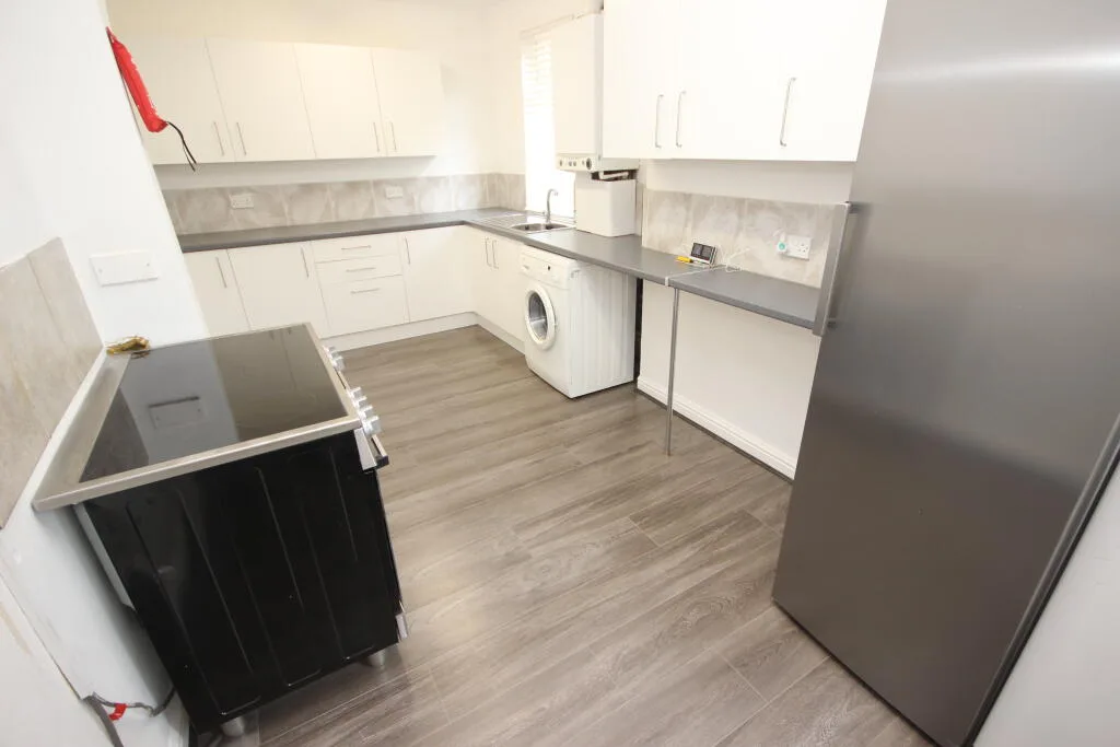 7 bedroom terraced house for rent