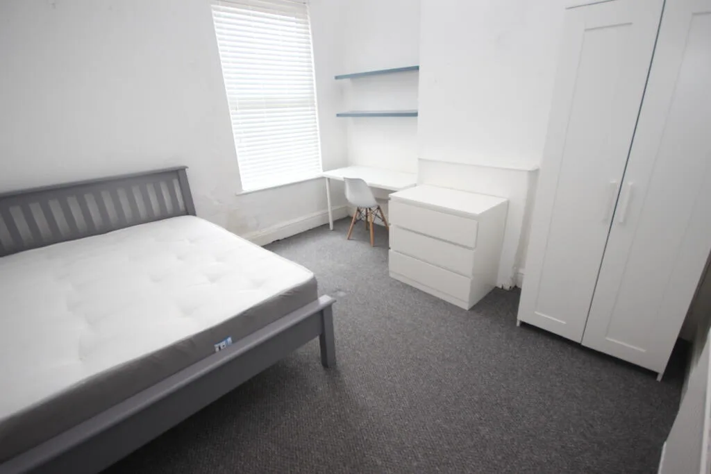 7 bedroom terraced house for rent