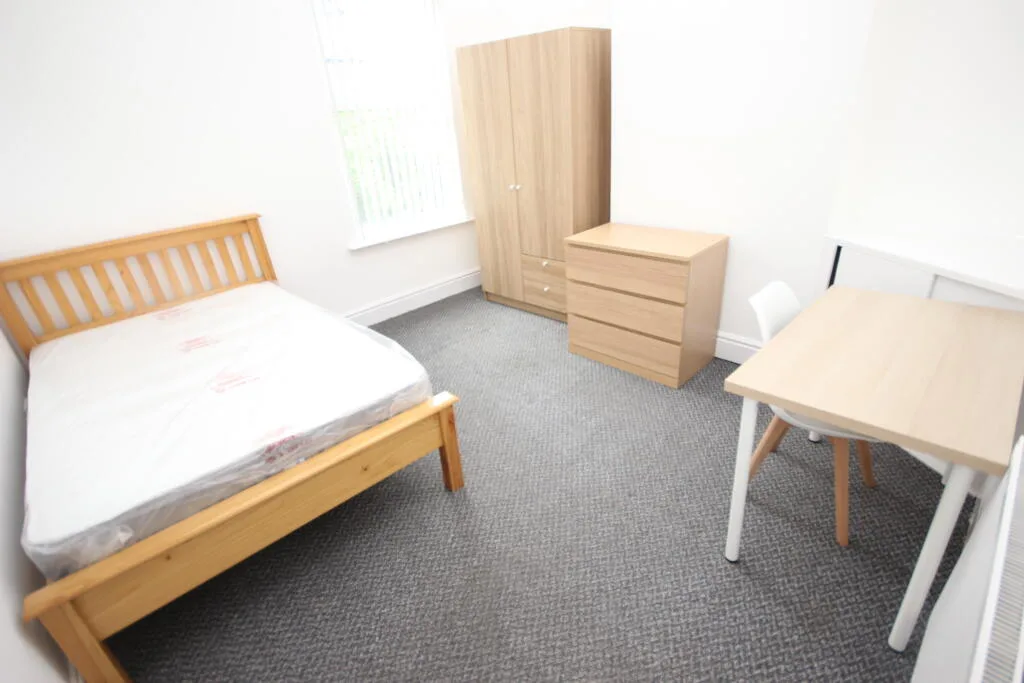 7 bedroom terraced house for rent