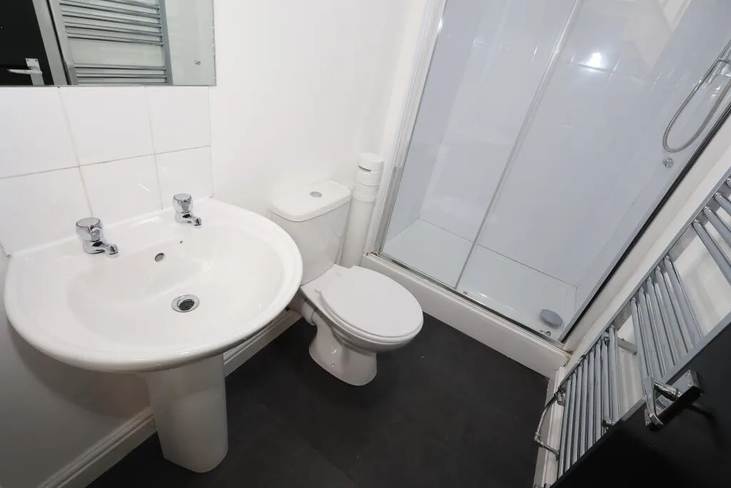 5 bedroom terraced house for rent