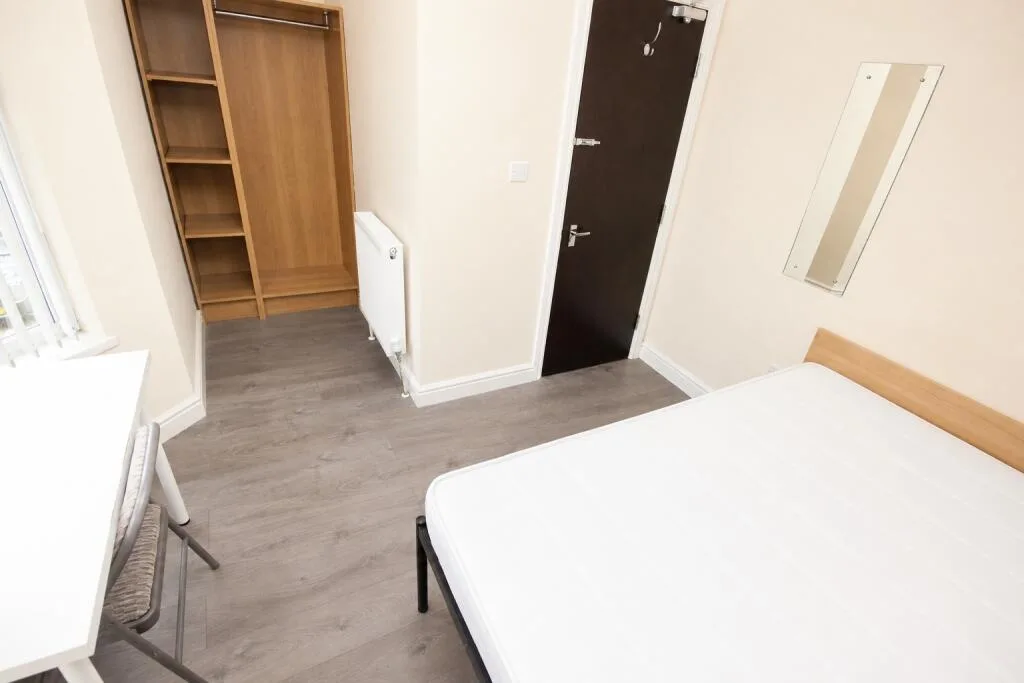 5 bedroom terraced house for rent