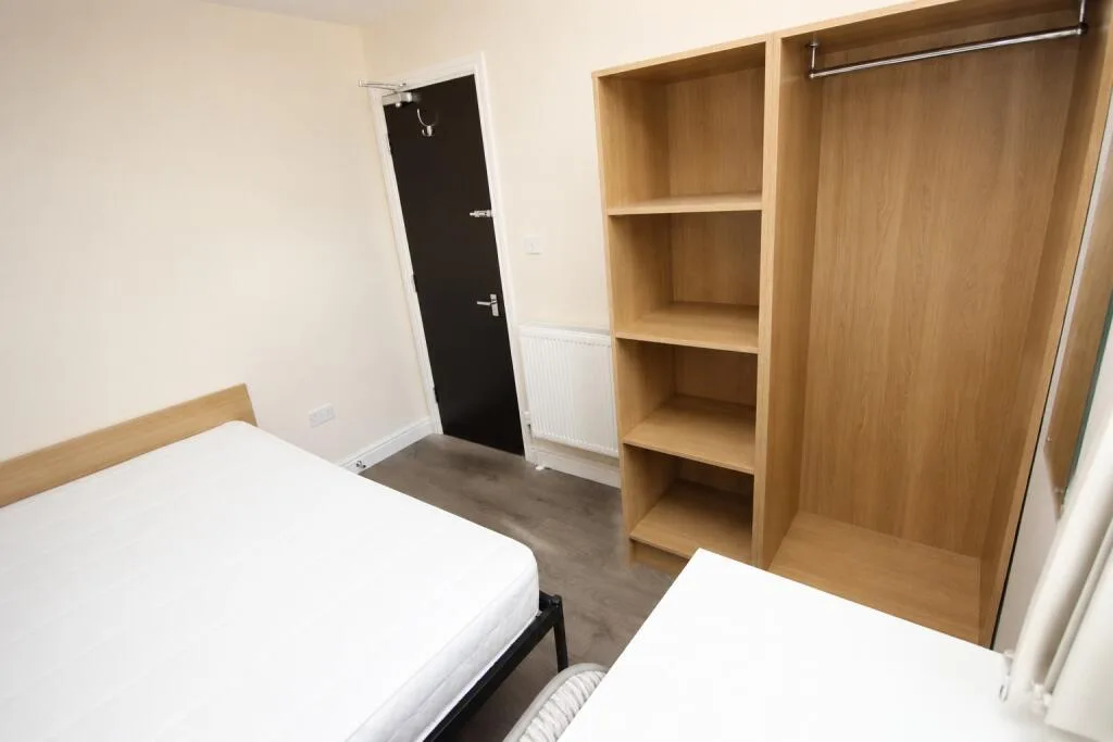 5 bedroom terraced house for rent