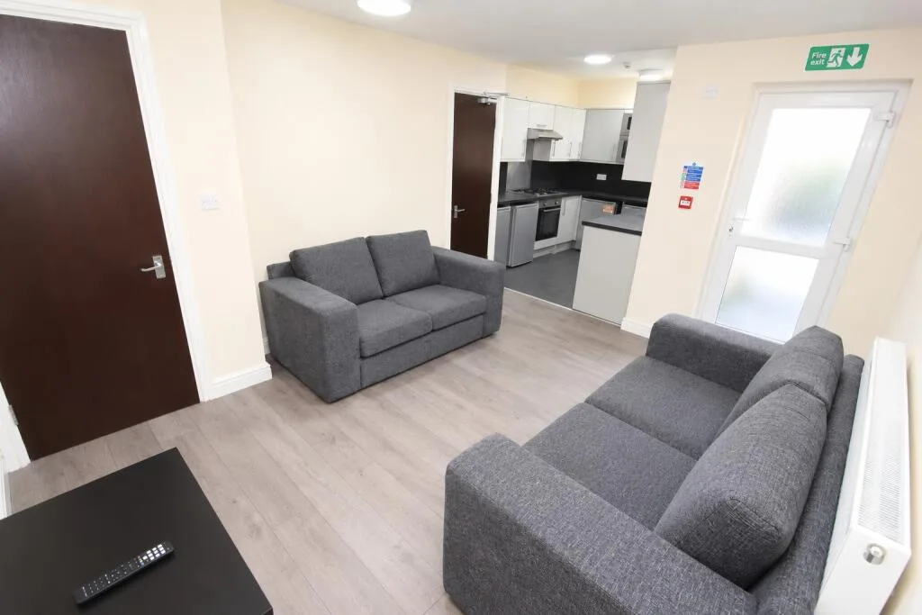 5 bedroom terraced house for rent