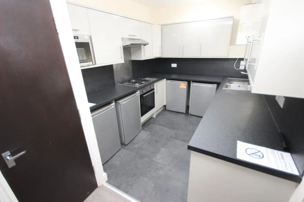 5 bedroom terraced house for rent