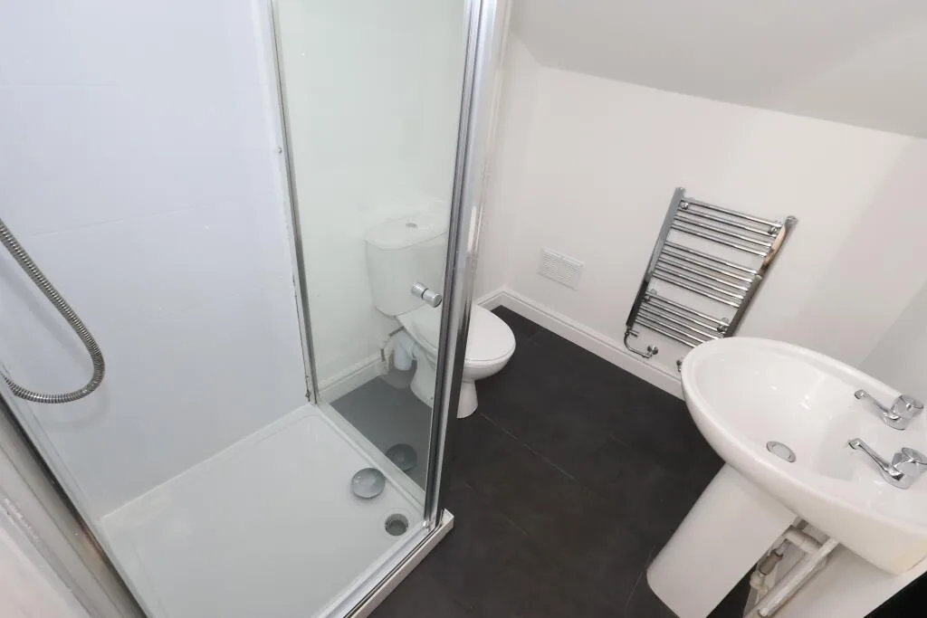 5 bedroom terraced house for rent