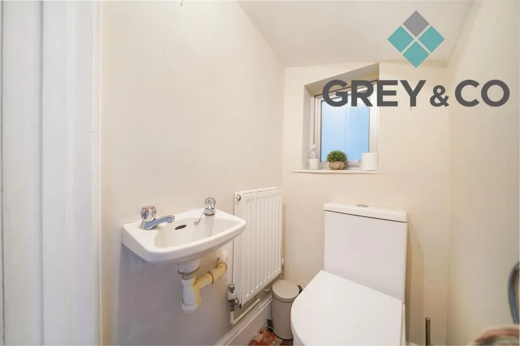 3 bedroom semi-detached house for rent