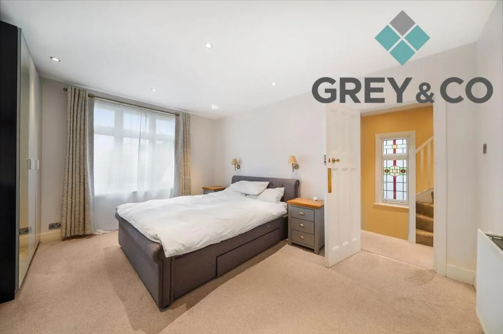 3 bedroom semi-detached house for rent