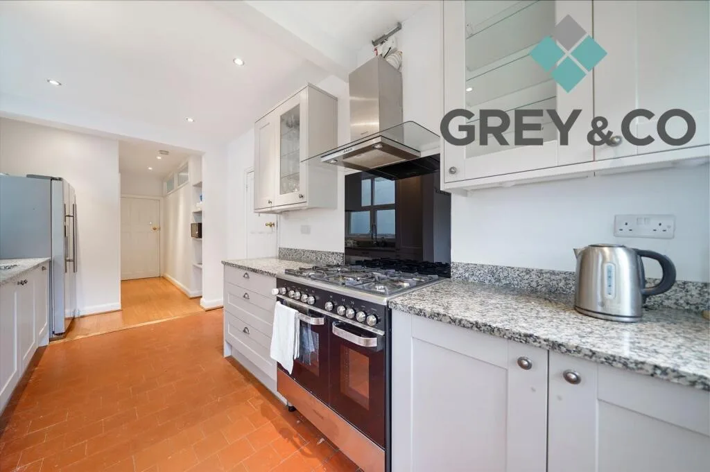 3 bedroom semi-detached house for rent