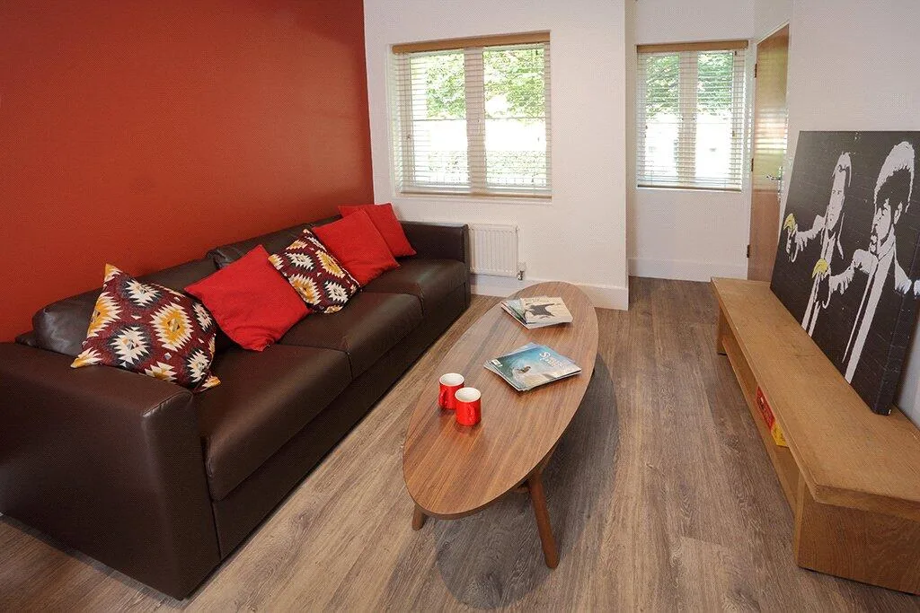 6 bedroom terraced house for rent