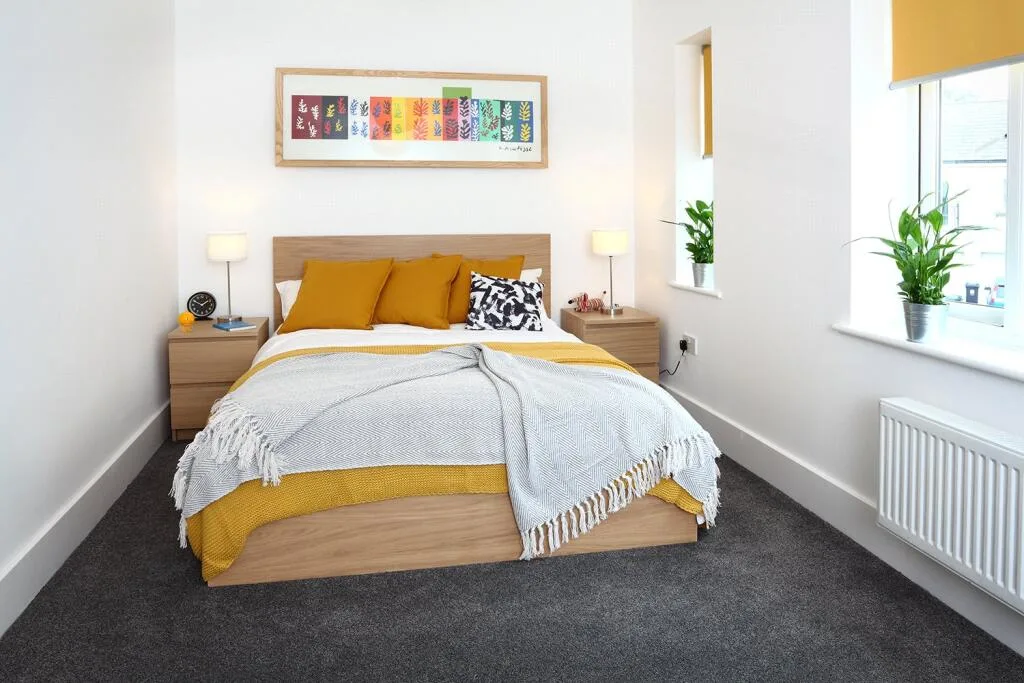6 bedroom semi-detached house for rent