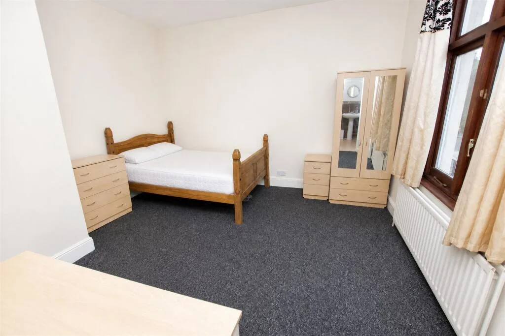 5 bedroom house for rent