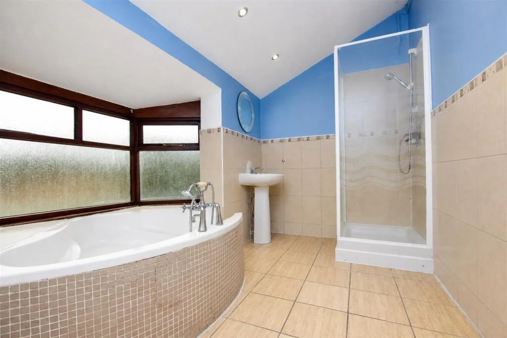 5 bedroom house for rent