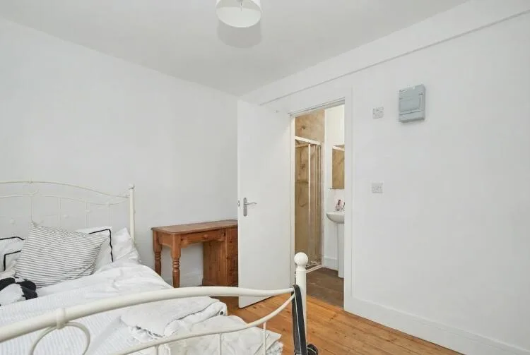 5 bedroom house for rent