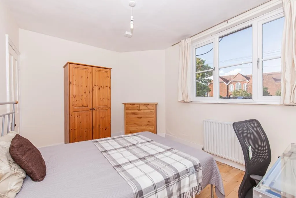 5 bedroom end of terrace house for rent
