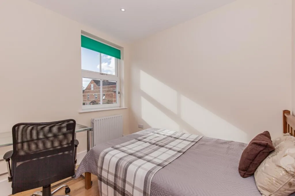 5 bedroom end of terrace house for rent