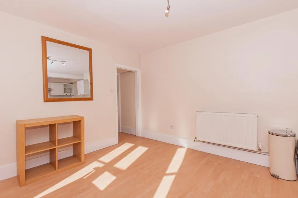 5 bedroom end of terrace house for rent