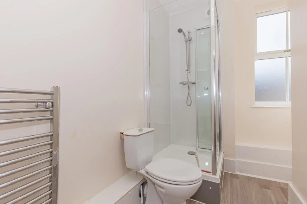 5 bedroom end of terrace house for rent