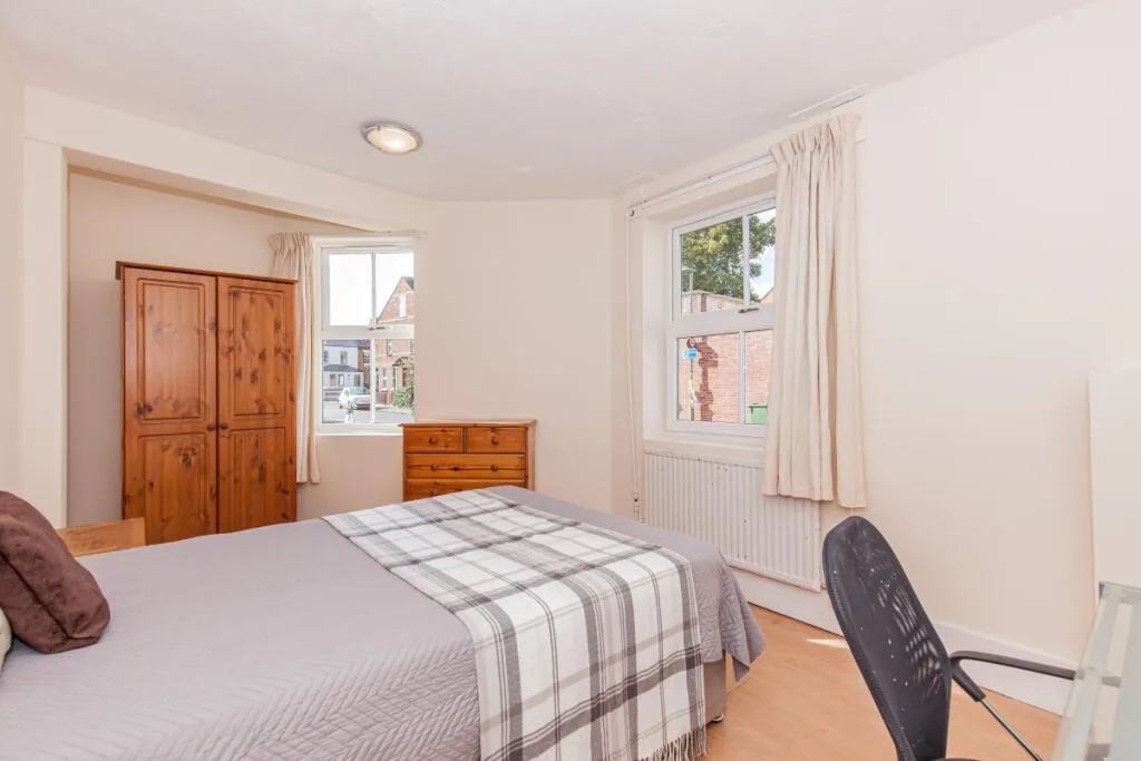 5 bedroom end of terrace house for rent