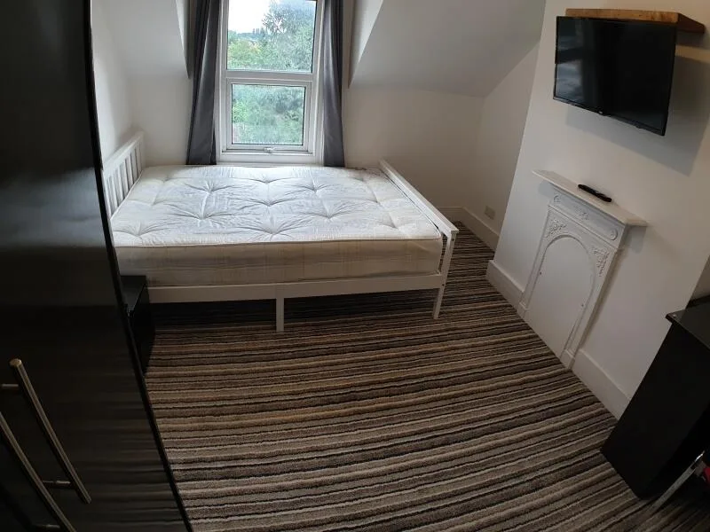 5 bedroom semi-detached house for rent