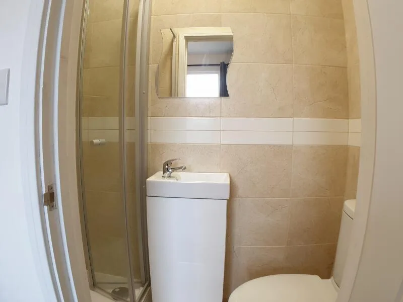 5 bedroom semi-detached house for rent